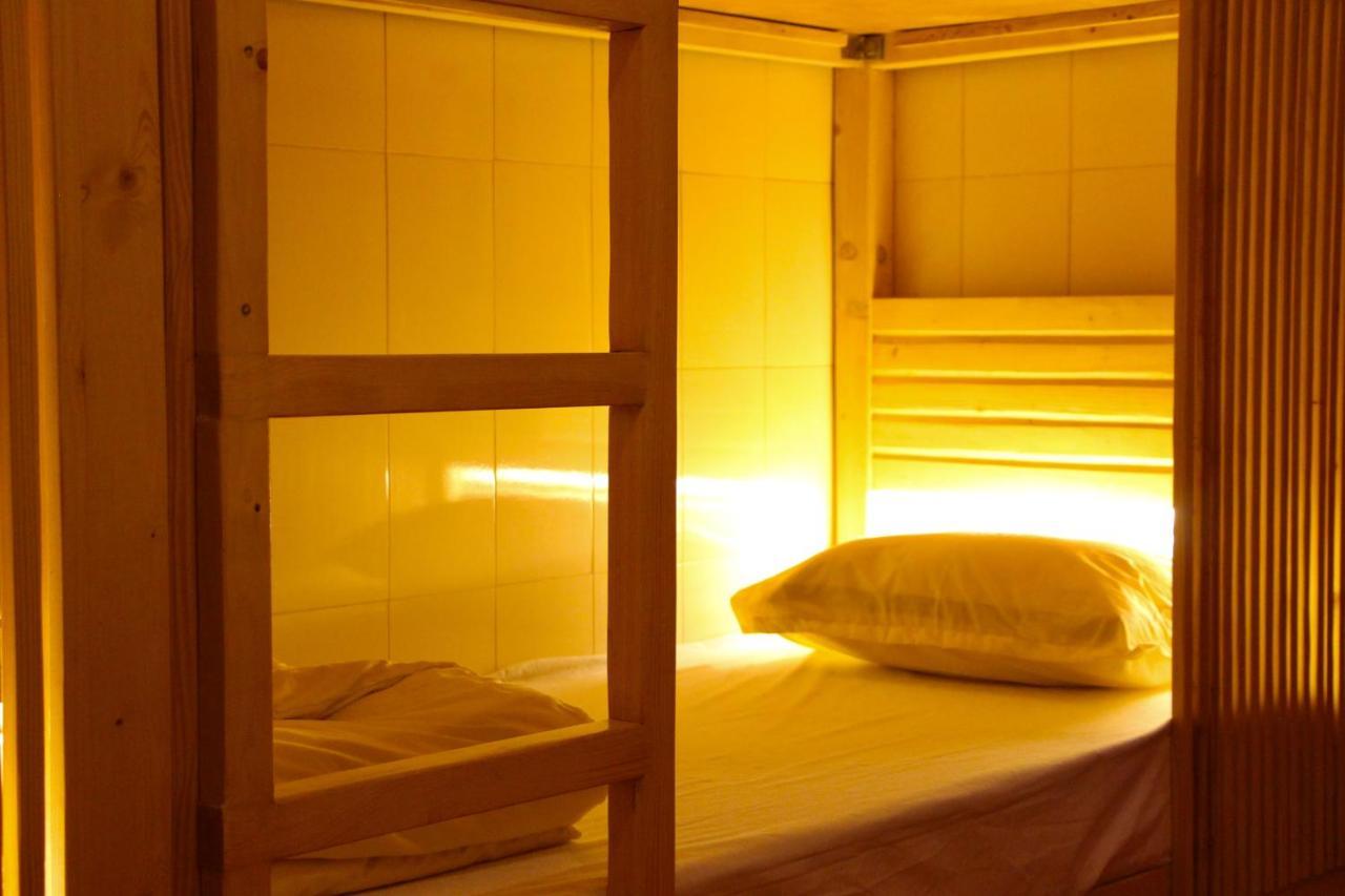 Gosolo Stays Bandra Hostel 孟买 外观 照片